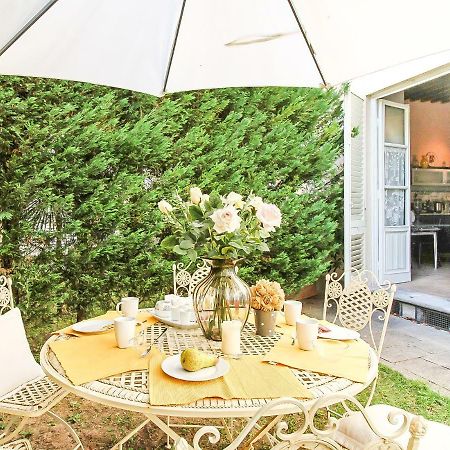 Apartment Guinigi With Private Courtyard Лукка Екстер'єр фото
