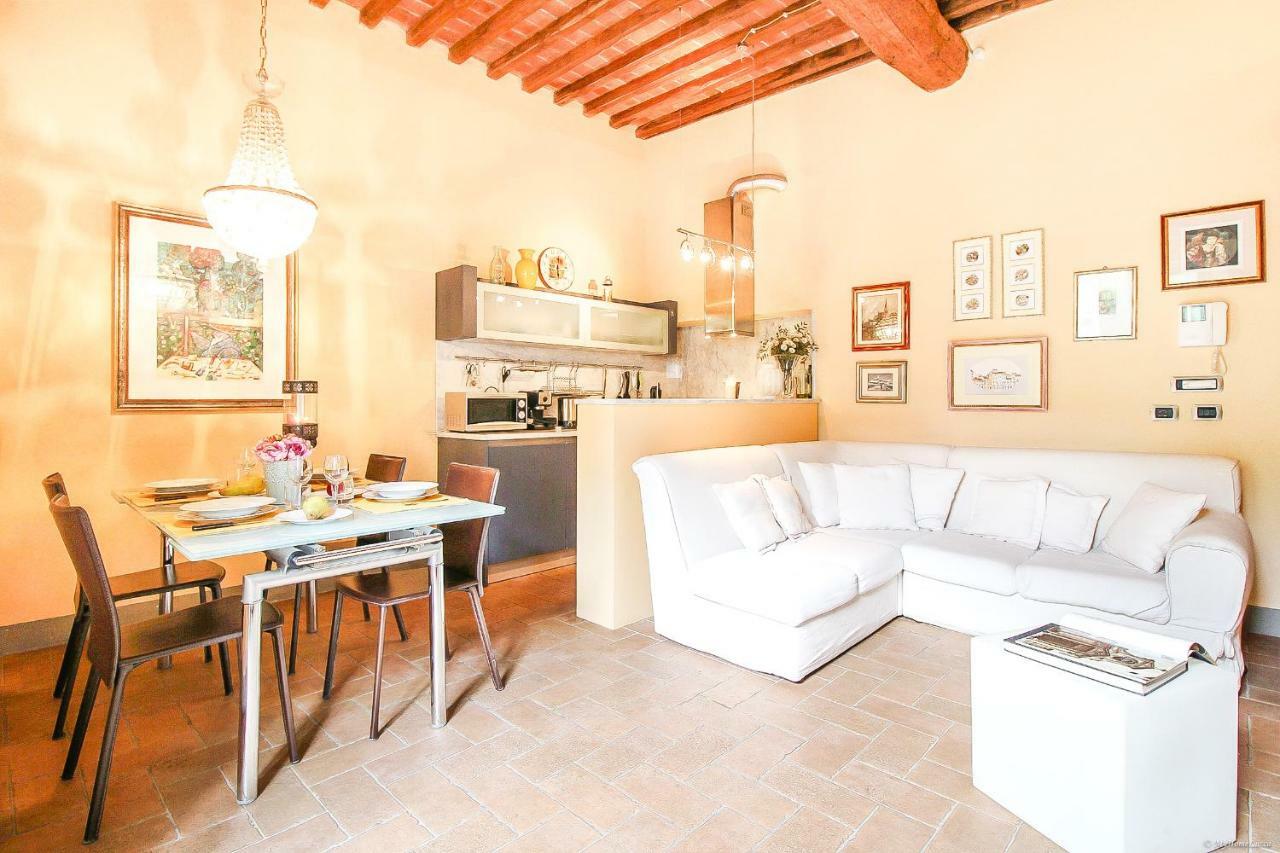 Apartment Guinigi With Private Courtyard Лукка Екстер'єр фото