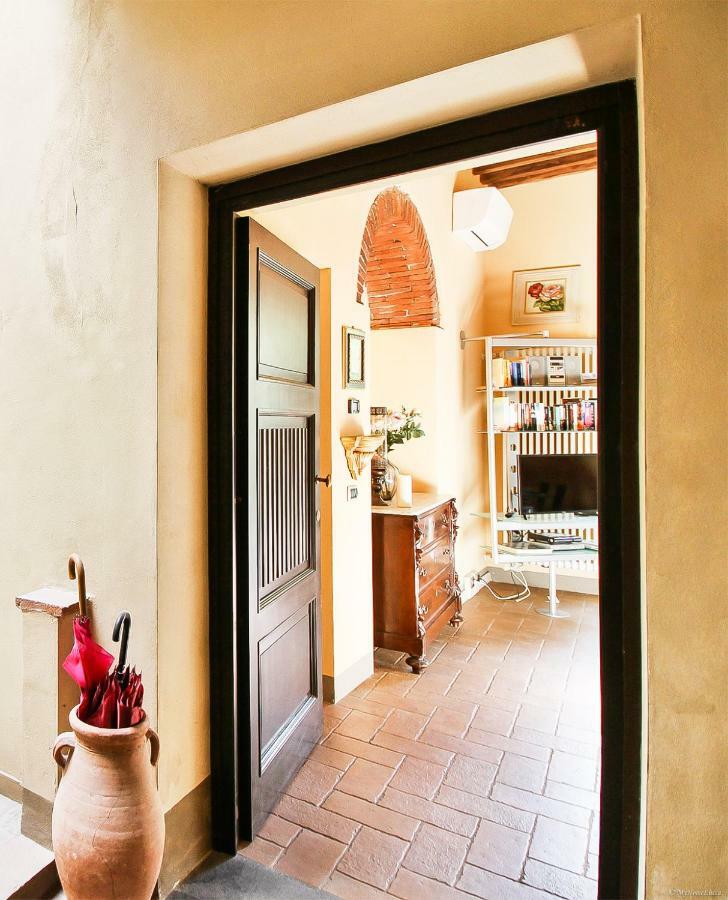 Apartment Guinigi With Private Courtyard Лукка Екстер'єр фото