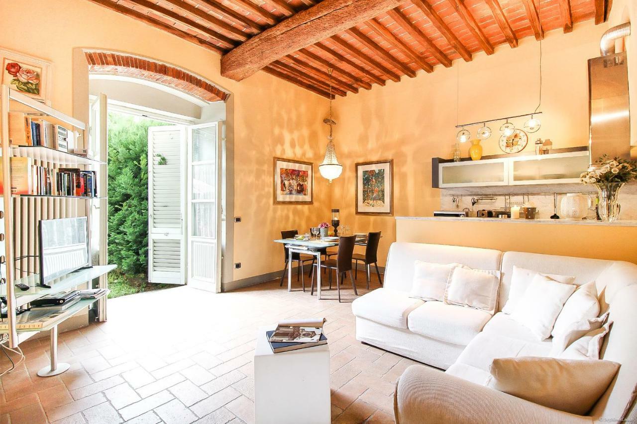 Apartment Guinigi With Private Courtyard Лукка Екстер'єр фото